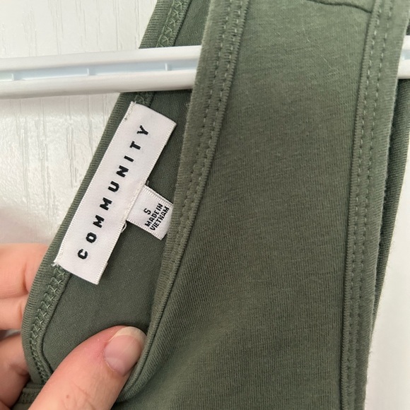 Aritzia Open/Criss Cross Back - Picture 2 of 3